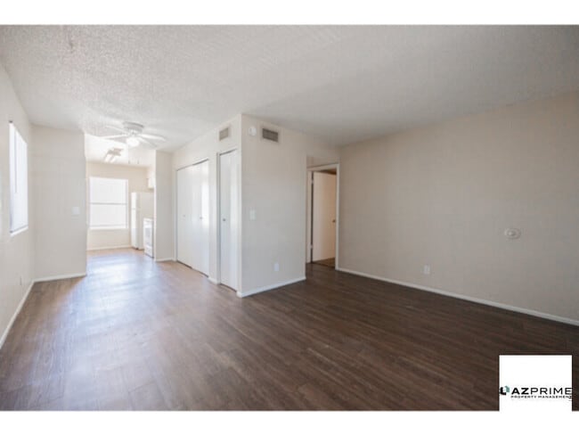 Building Photo - Modern 2/1 Upper-Level Mesa Apartment - Stylish, Comfortable &amp; Convenient!