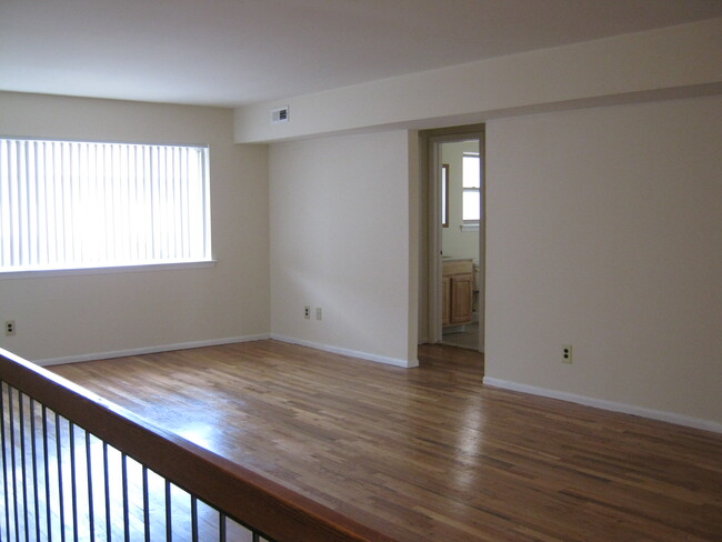 Living Room/Dining Room Area - Princeton Horizon Apartments