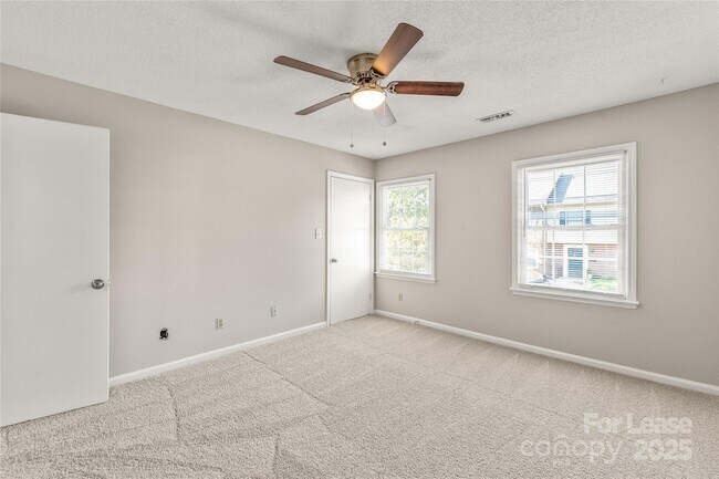 Building Photo - 4736 Old Lantern Way