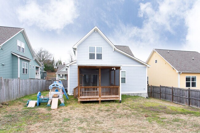 Building Photo - Downtown Durham Oasis! - Three Bedroom Home With Truly Unique Entire Top Floor Primary Suite