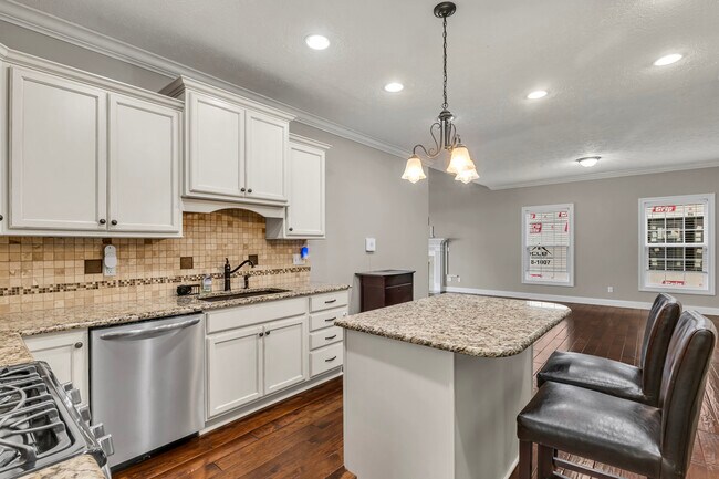 Building Photo - 345 Kenilworth Rd