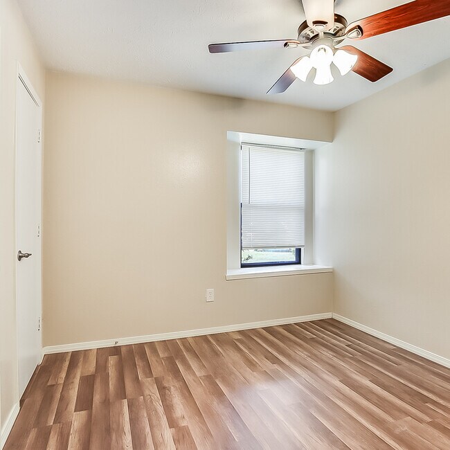 Building Photo - 2417 Clearhaven Ct
