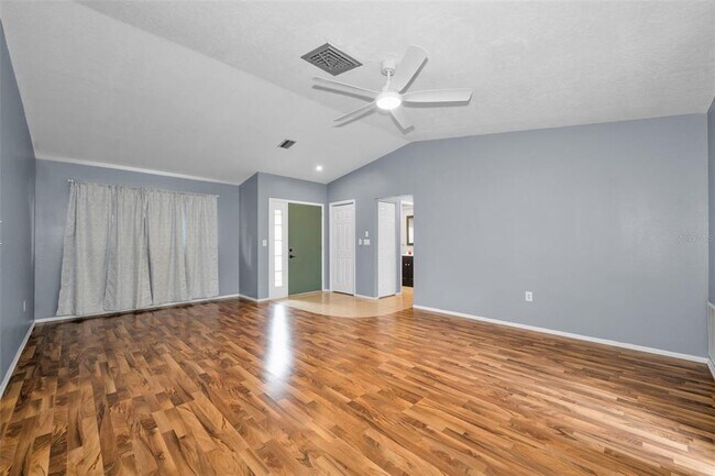 Building Photo - 13005 Club Dr