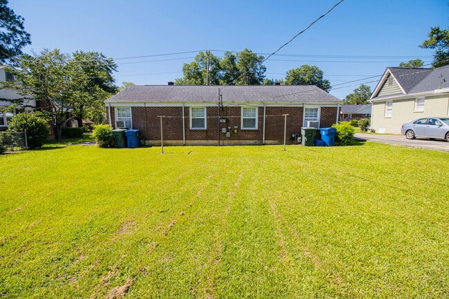 Building Photo - Updated Rosewood 2BR Duplex – Spacious, St...