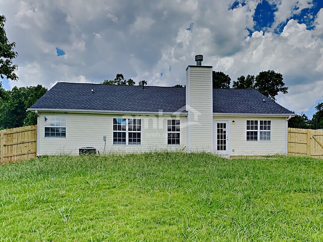 Building Photo - 860 Amelia Grove Ln SE