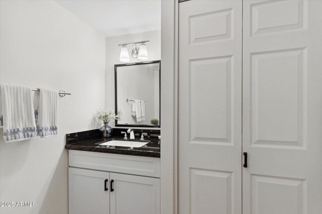 Building Photo - 5020 N Granite Reef Rd