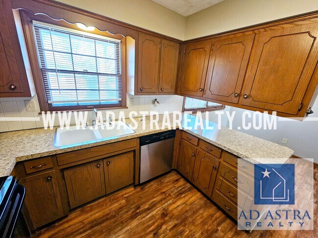 Building Photo - Spacious Duplex in Independence-Available ...