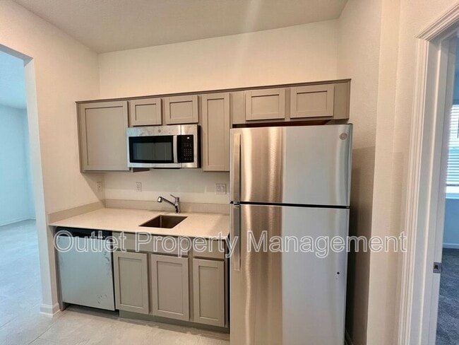 Building Photo - 692 Reggie Rd