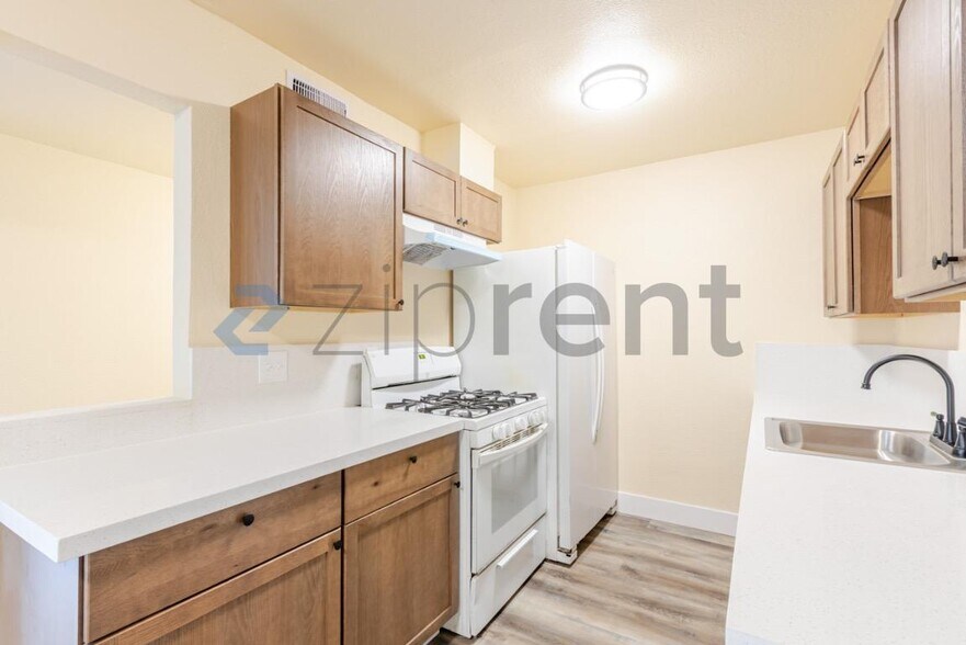 Building Photo - Unit 49
