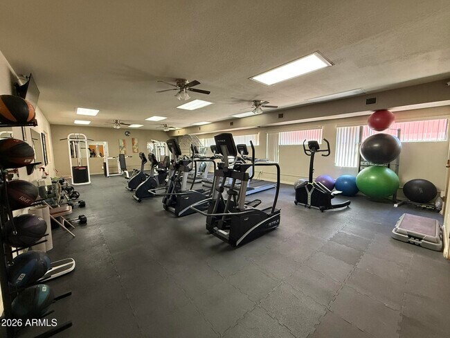Building Photo - 4303 E Cactus Rd