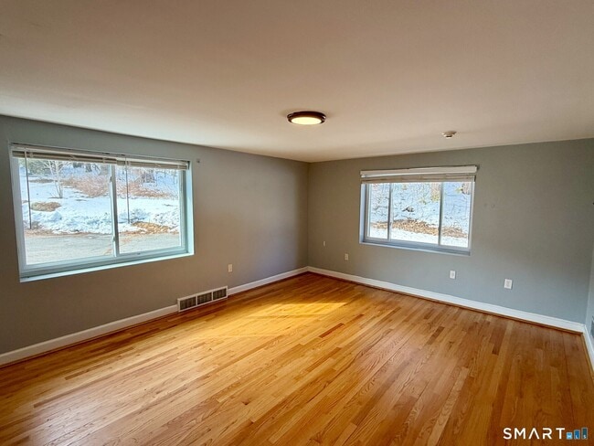 Building Photo - 25 Plymouth Rd