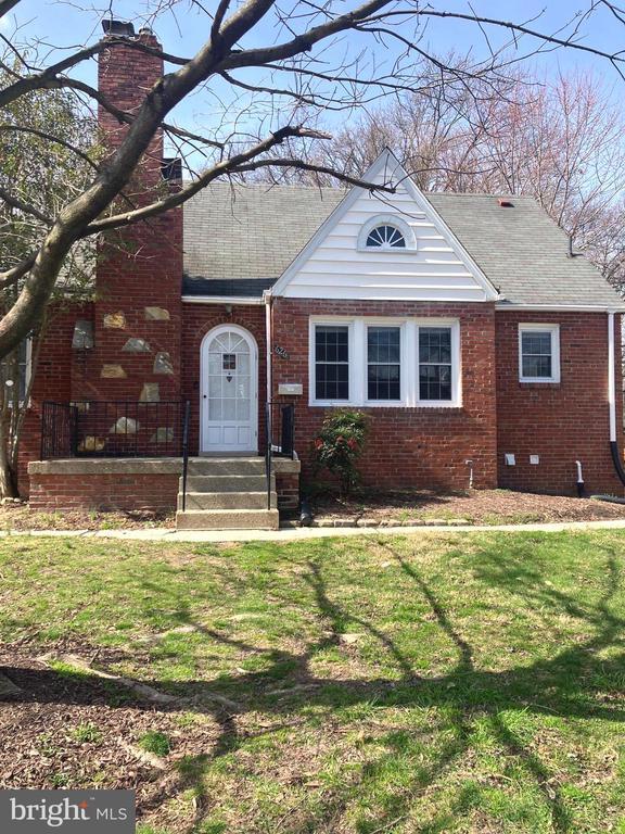 Building Photo - 626 S Irving St