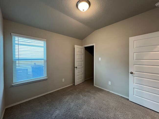 Building Photo - Wonderul 4/2 Single Story in White Wing, NBTX