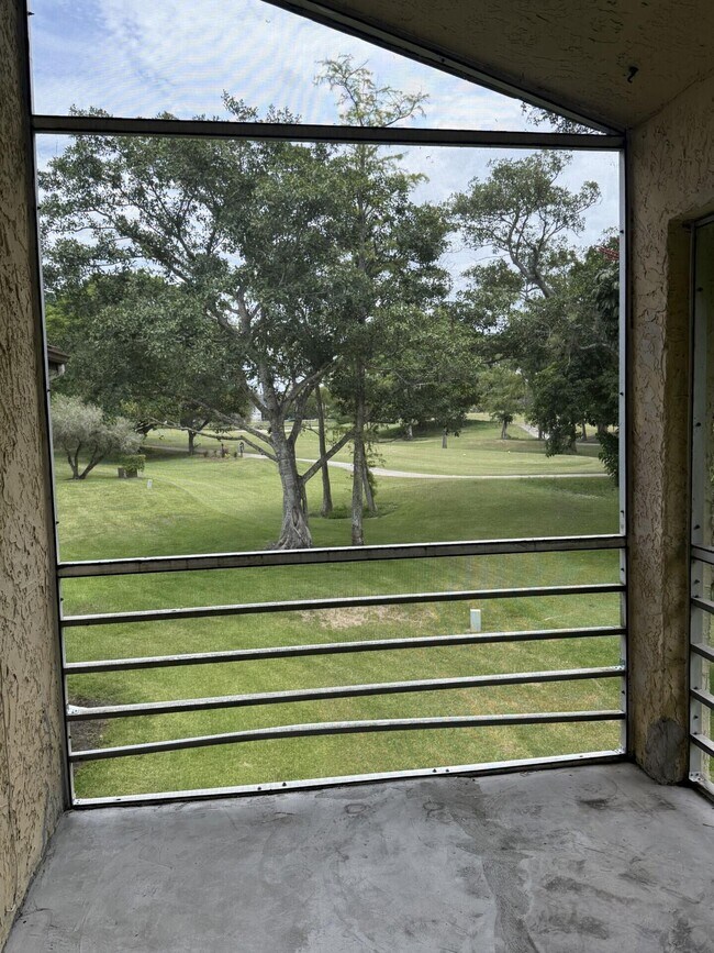 Building Photo - 8798 Holly Ct