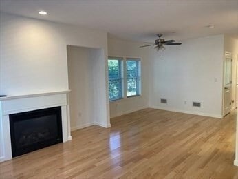 Building Photo - 400 Cross St