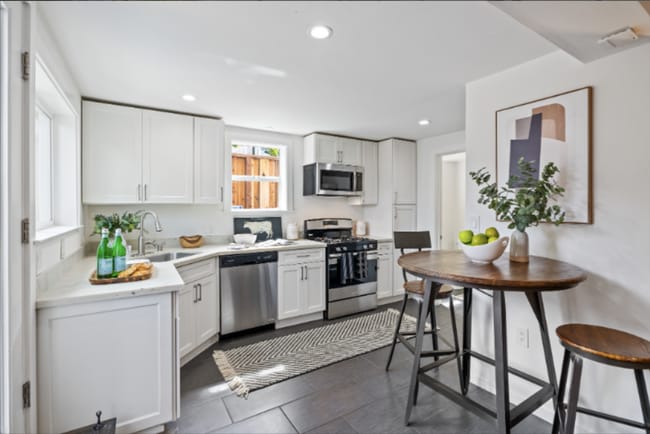 Building Photo - Private Gated Studio with Garden Access | ...