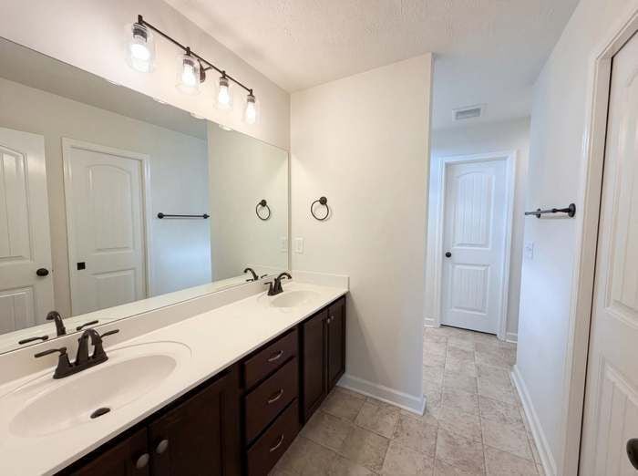 Building Photo - 2919 Ronstadt Dr