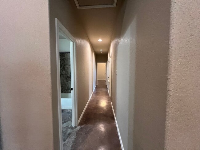 Building Photo - Luxury 3/2 Duplex in NBTX