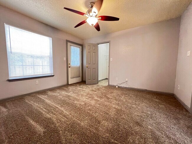 Building Photo - 1406 Golden Park Ct