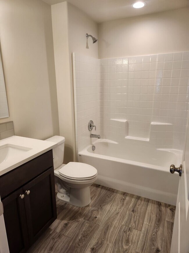 Building Photo - Beautiful brand new 3 bed 2 bath home in the Shadow Glenn Subdivision, just off Linden and Middle...