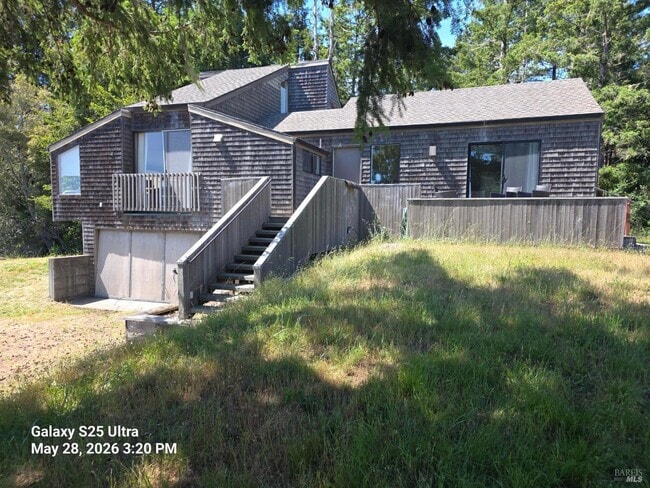 Building Photo - 38048 Foothill Close