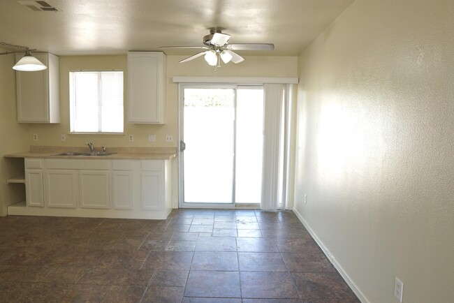 Building Photo - 52601 Avenida Navarro