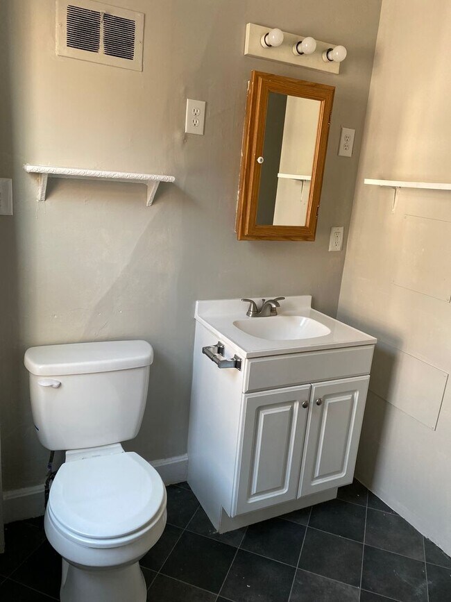 Building Photo - 351 W North St