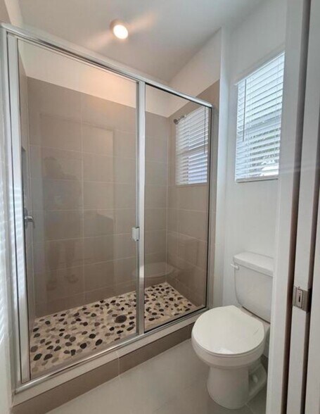 Building Photo - 147 Lakeside Lndg Dr