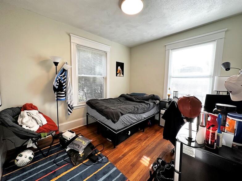 Building Photo - 229 Chestnut Hill Ave