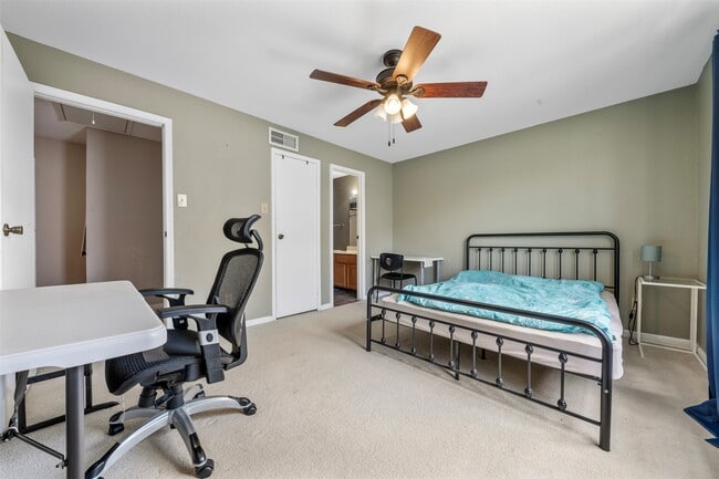 Building Photo - 7617 Cambridge St