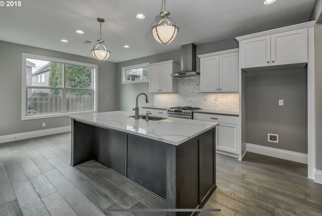 Building Photo - Stunning Executive Home in Bethany – 4 Bed...