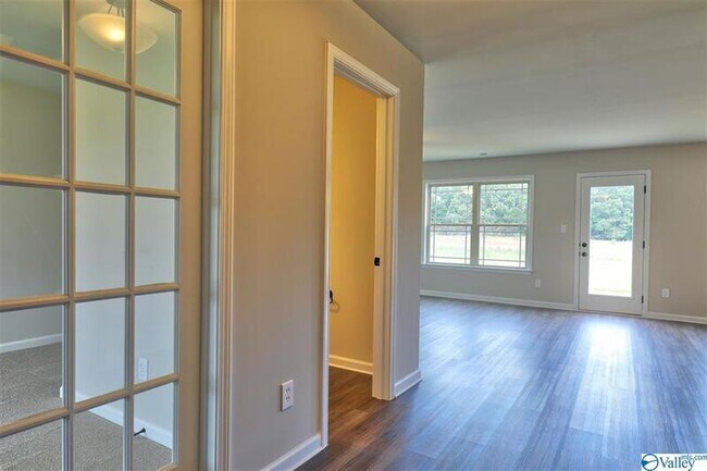 Building Photo - 152 Heritage Way Dr
