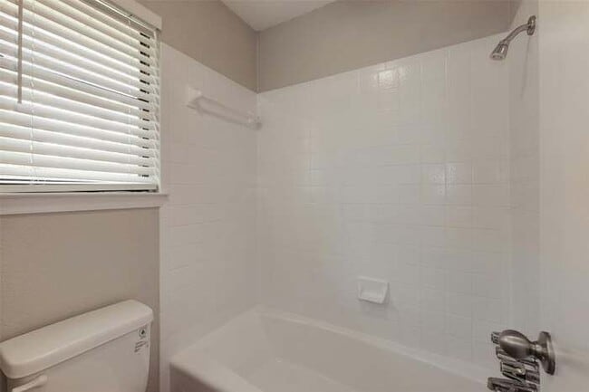 Building Photo - 4102 Hillside Dr