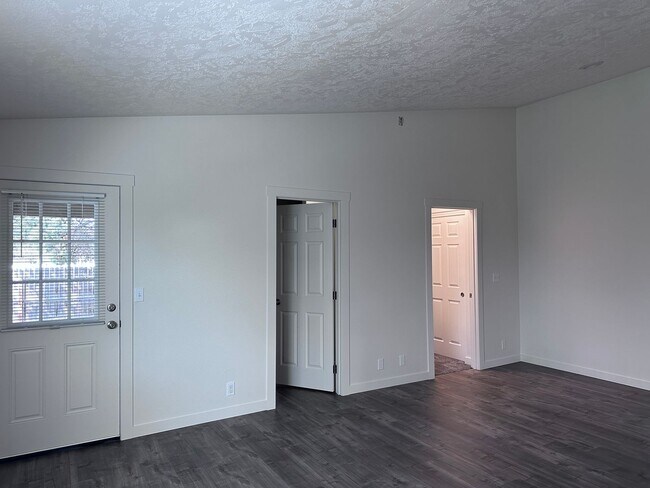 Building Photo - 16662 Shaw Pine Ct