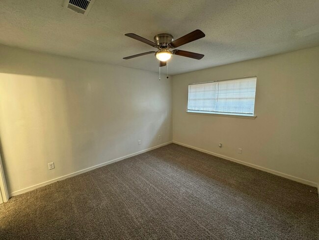 Building Photo - 2235 Scanlon Dr