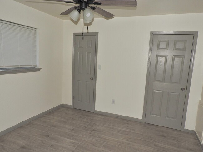 Building Photo - 408 E Coombs St