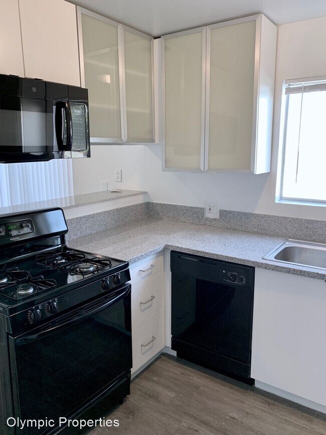 Building Photo - 3746 Mentone Ave