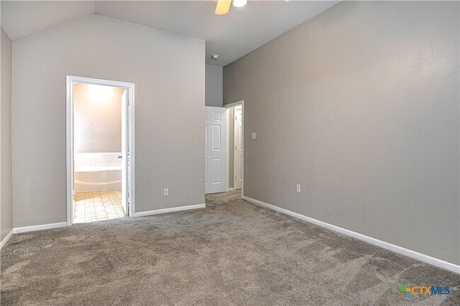 Building Photo - 2603 Blue Meadow Dr