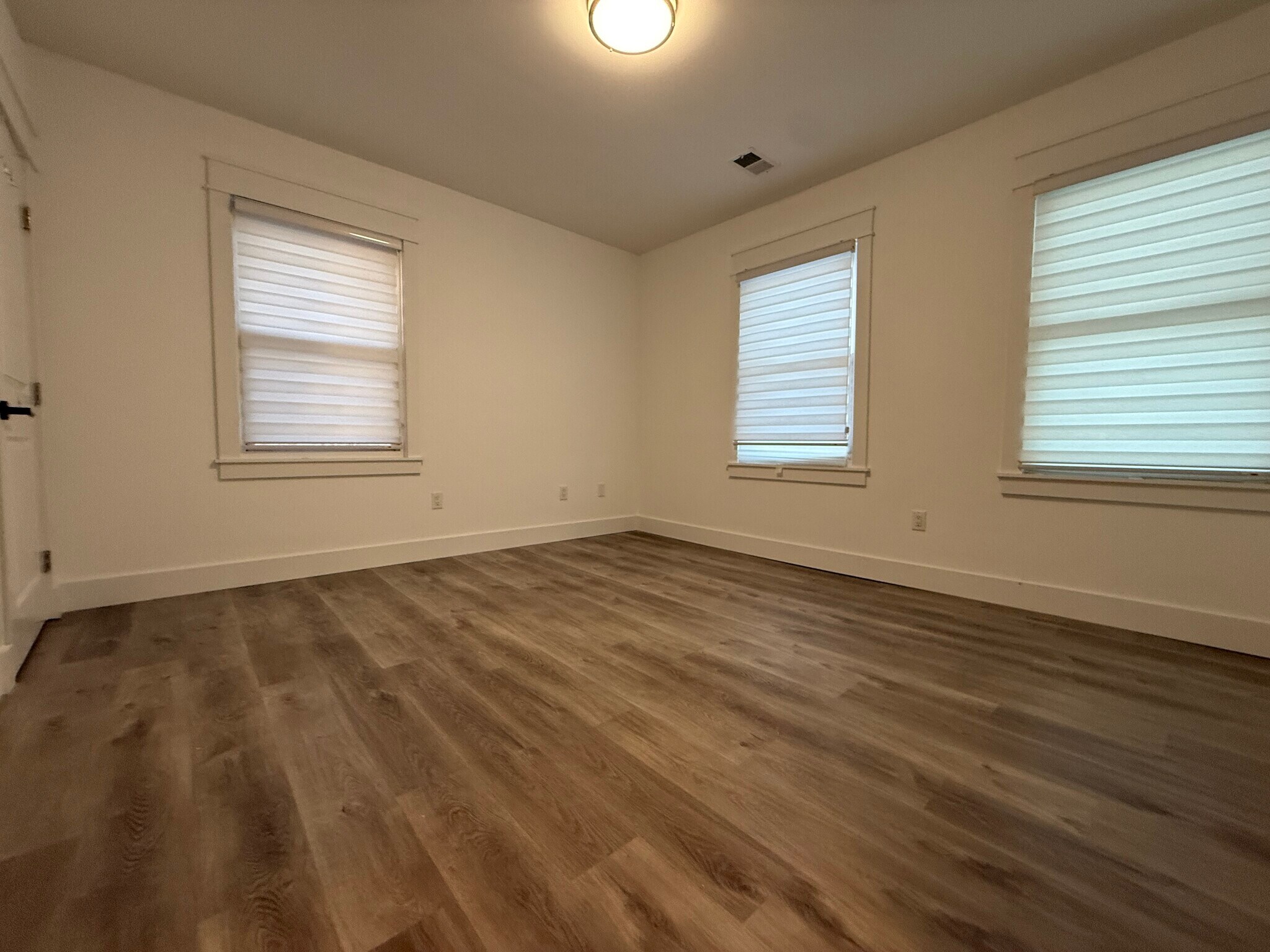 Building Photo - 517 Lincoln St