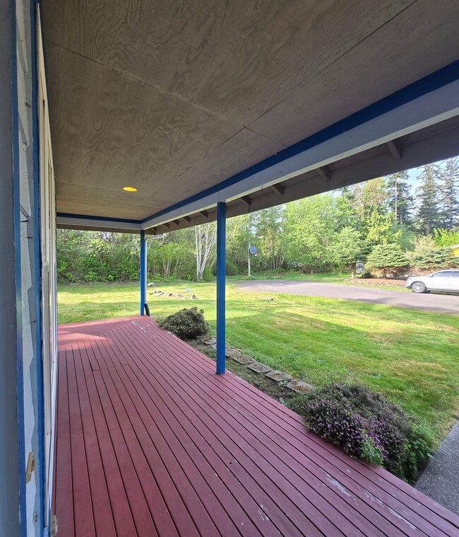 Building Photo - 3 Bed, 2 Bath Craftsman Style Home - Great Location in Port Townsend!
