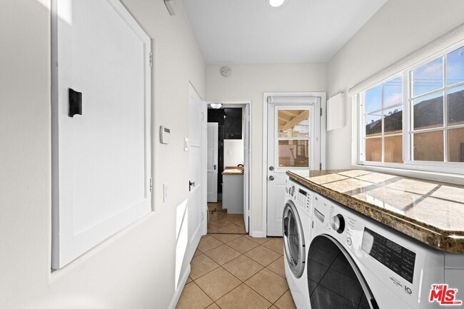 Building Photo - 208 S Rodeo Dr