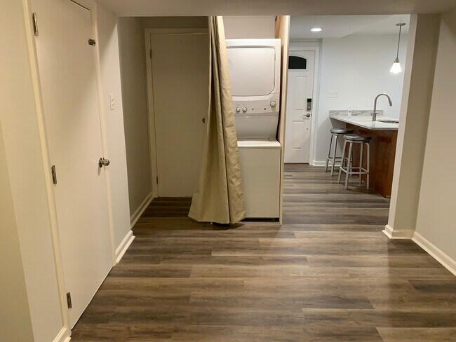 Building Photo - 1109 Offutt Dr