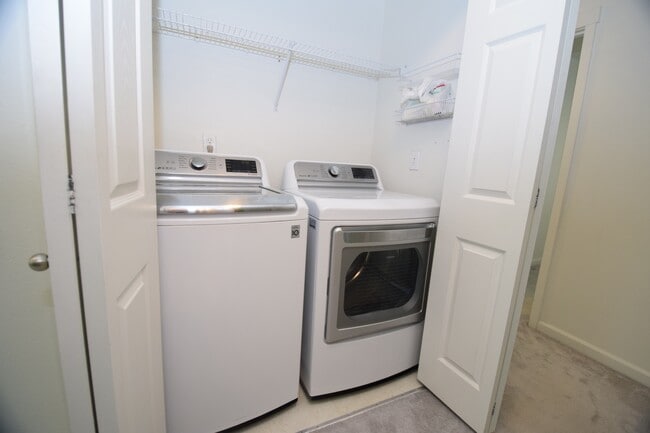 Building Photo - 432 NE 57th Ave