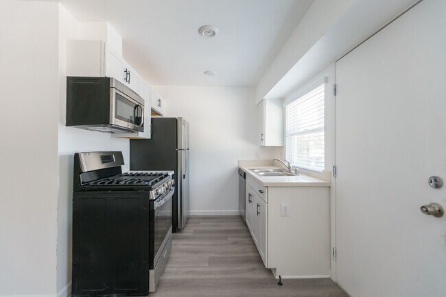 Interior Photo - 11937 Avon Way