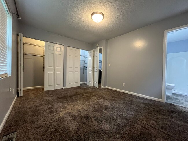 Building Photo - Beautiful home, rural setting but close to...