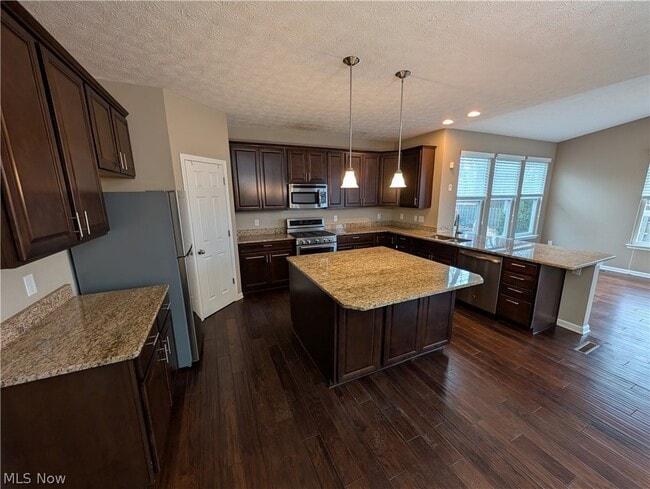 Building Photo - 32815 Rebecca Ln