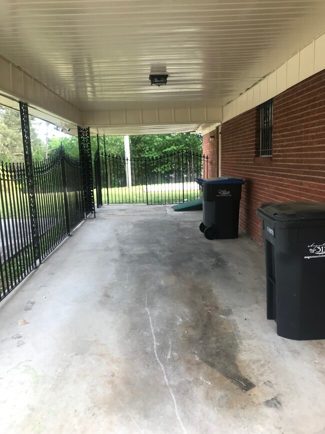 Building Photo - 3604 Abbey Rd