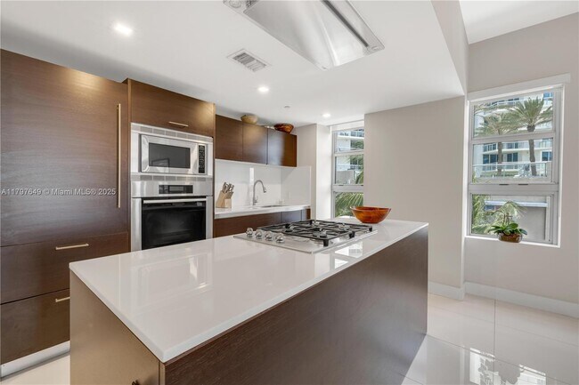 Building Photo - 3739 Collins Ave