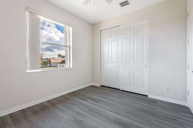 Building Photo - 102 Ibisca Terrace