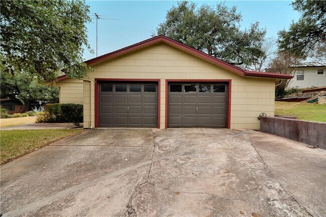 Building Photo - 2300 Rebel Rd